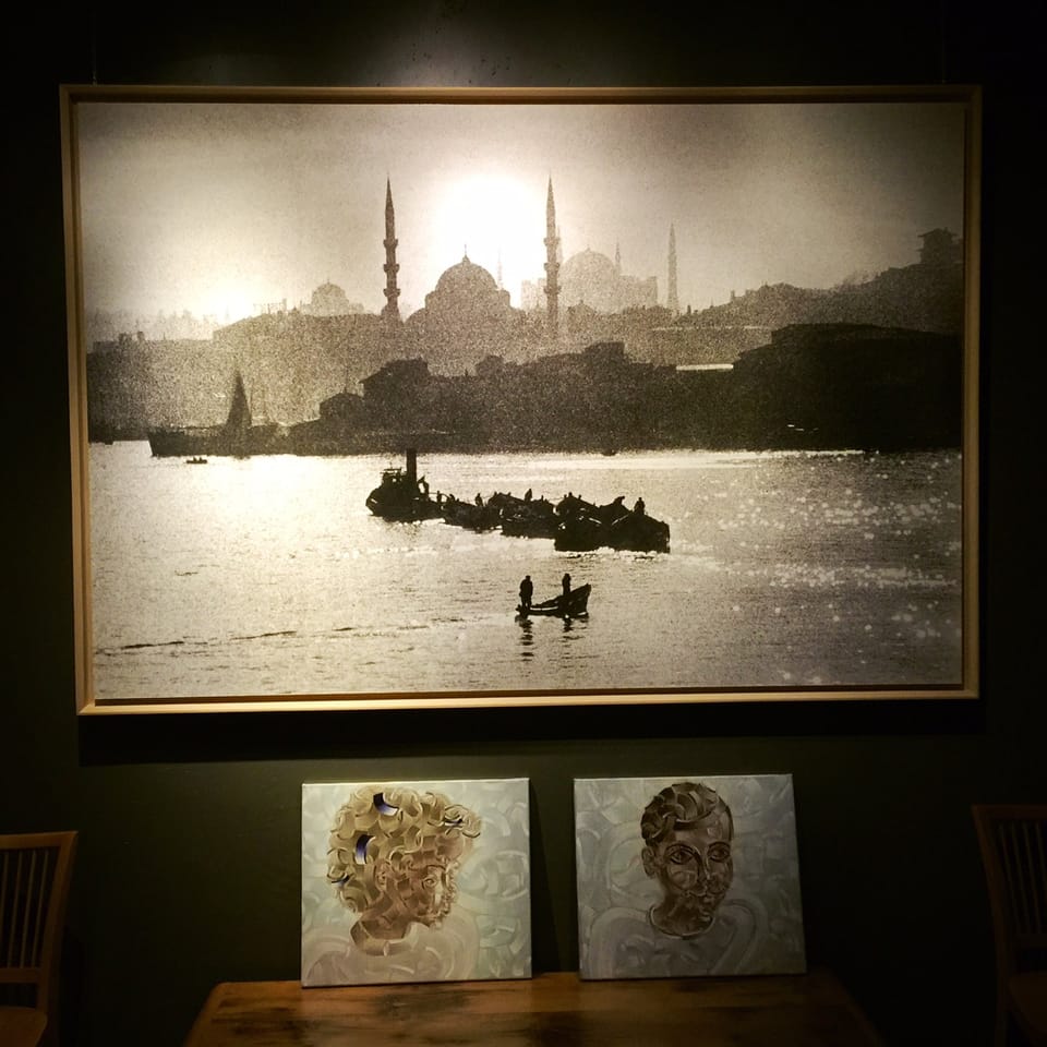 Karaköy'de Gümrük'ten Geçin